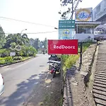 Reddoorz Plus @ Sersan Bajuri 2